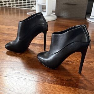 Nine West Navajoe Black Leather Heels